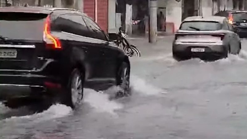 Chuva causa estragos na Baixada Santista e região - Reprodução TV Cultura
