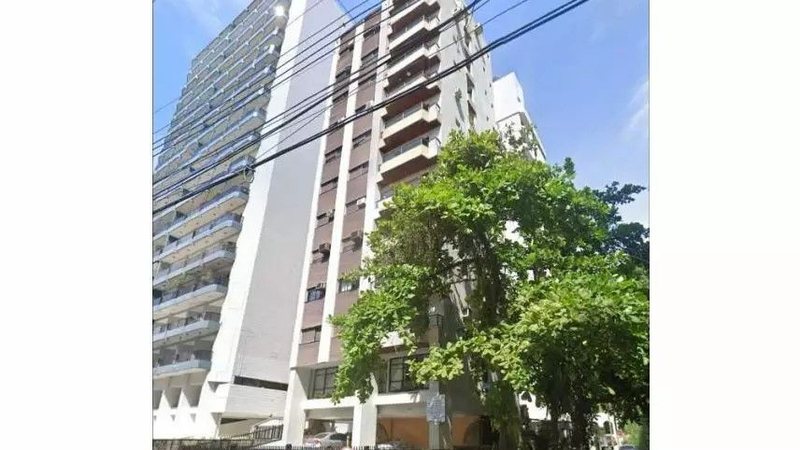 Há imóveis em bairros nobres como  Pitangueiras, em Guarujá - Divulgação