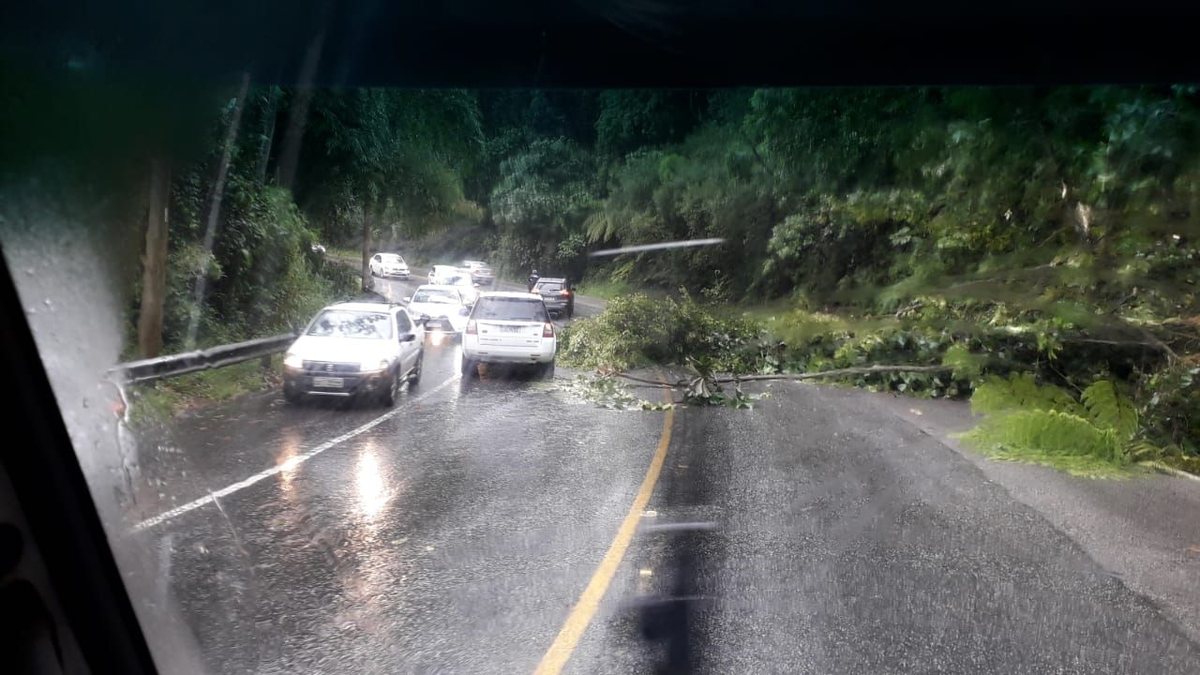 Alerta De Perigo Chuva Interdita Rodovias No Litoral Norte De Sp