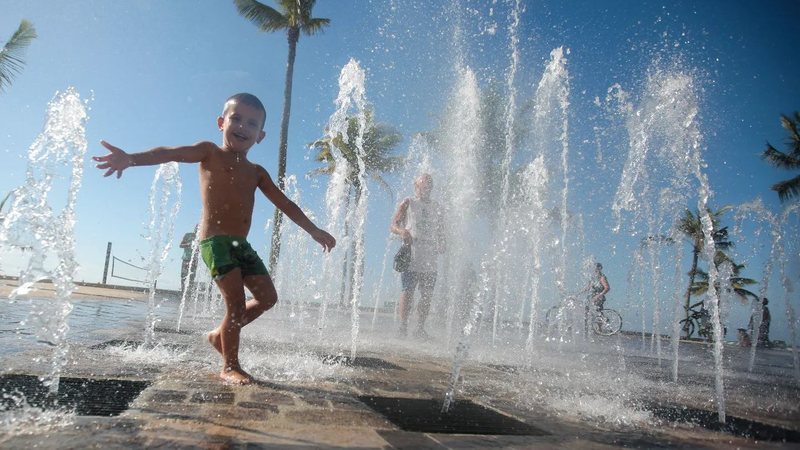 Fonte interativa faz a alegria de crianças e adultos em Praia Grande - Prefeitura de Praia Grande