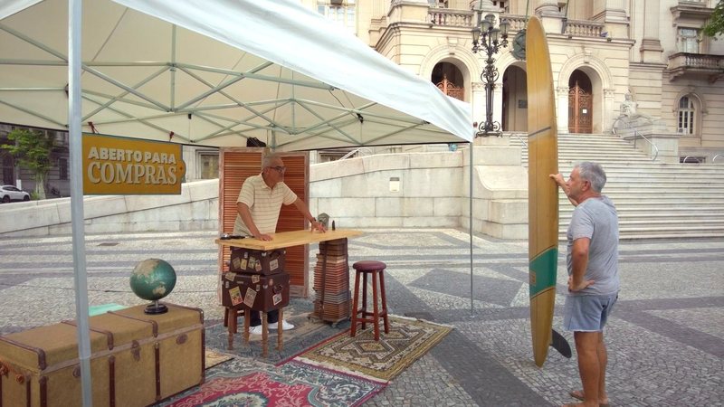 Três especialistas viajam por cidades brasileiras em busca de antiguidades e preciosidades - Divulgação