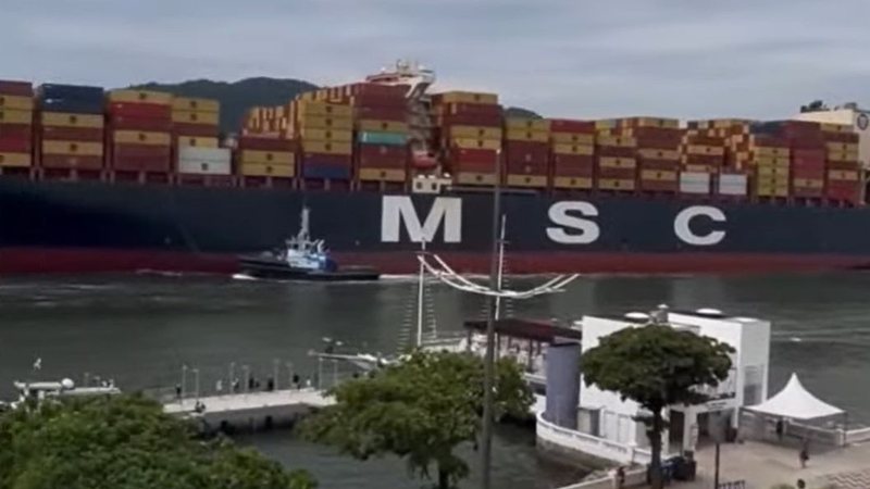 Navio com 366 metros atraca no Porto de Santos - Reprodução TV Cultura