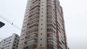 O prédio de 19 andares foi interditado na tarde da última terça-feira (13) - Reprodução TV Cultura Litoral