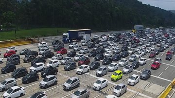 Fila de veículos no Sistema Anchieta-Imigrantes (SAI)