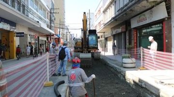 Obras em andamento na região central da cidade - Nathalia Filipe - PMS