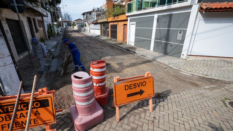 Mais de 30 ruas e avenidas serão renovadas com a troca de blocos sextavados por asfalto - Fred Casagrande/Prefeitura de Praia Grande