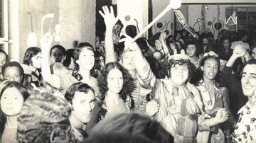 Baile de Carnaval no antigo Clube Flamingo, no Balneário Maracanã, em 1972 - Fabiana Murray/Acervo Claudio Sterque