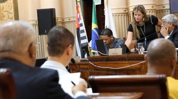 Vereadores apreciam projetos durante a sessão de ontem - Câmara Municipal de Santos