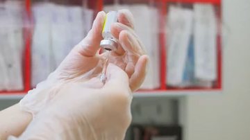 Vacina está disponível ao público alvo em 645 municípios de SP - Reprodução TV Cultura Litoral