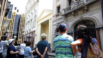 Caminhadas oferecem guia de turismo e são gratuitas - Prefeitura de Santos