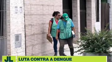 Agentes procuram por focos do mosquito transmissor da Dengue - Reprodução TV Cultura Litoral