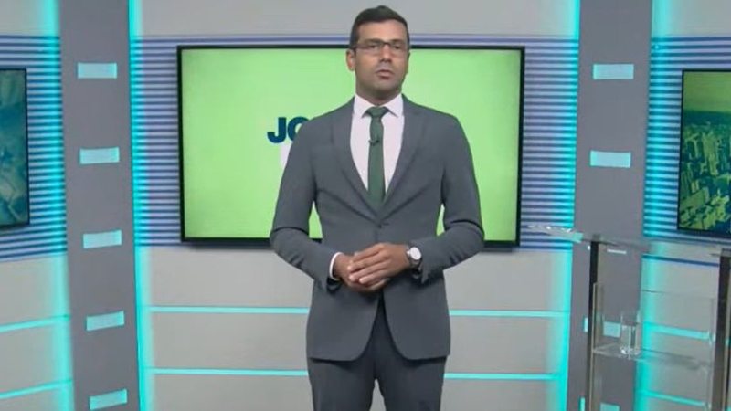Thiago Dantas apresenta o JL de segunda a sexta na TV Cultura Litoral - Reprodução TV Cultura Litoral