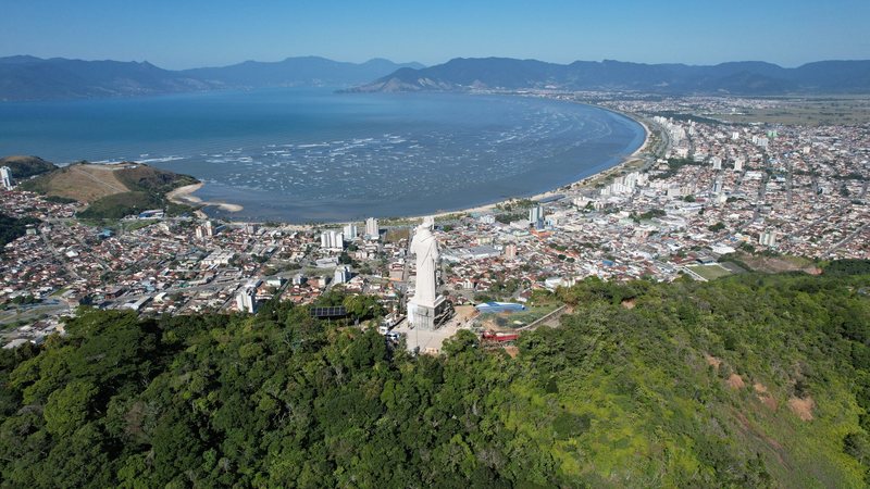 Apesar de obter  licença saúde, médico continuou a atender normalmente em sua clínica particular - Reprodução / Prefeitura de Caraguatatuba