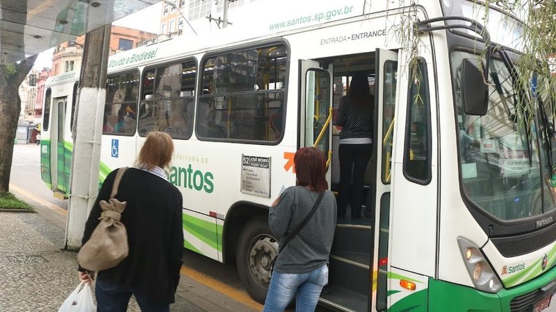 Santos anuncia que vai congelar tarifa do transporte público neste ano