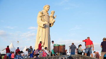 Missa campal realizada no morro do Santo Antônio, em Caraguatatuba - Divulgação/PMC