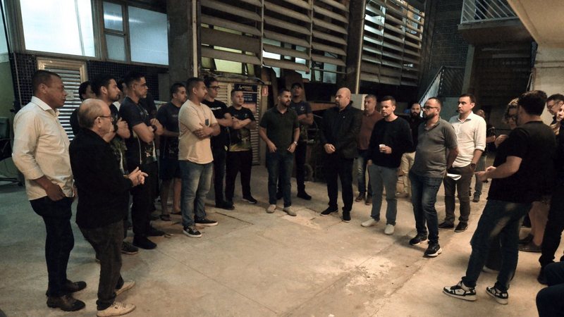 Parlamentares reunidos com membros da AMAP - Câmara Municipal de Cubatão