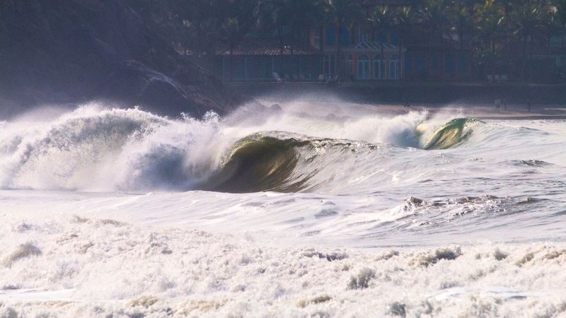 Ondas serão de direção sudoeste a sul - Raphael Campos/CN