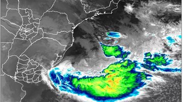 Imagem de satélite desta manhã de terça (28) mostra ciclone na costa do Rio Grande do Sul - Nasa/Noaa/MetSul