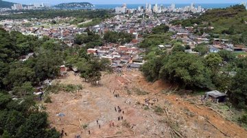 Guarujá foi mapeado com risco de deslizamentos e enxurradas - Reprodução/Andre Penner/AP