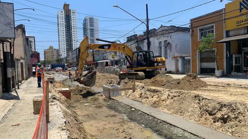 Obras do VLT provocam novo bloqueio viário em Santos