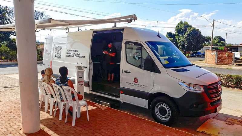 Van do projeto "Cidadania Itinerante" ficará estacionada na praça do Travessão, em Caraguatatuba - Divulgação/PMC