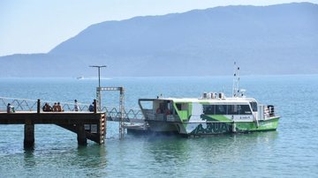 Embarcações comportam aproximadamente 60 passageiros - Prefeitura de Ilhabela