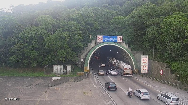 Trecho de serra da rodovia dos Imigrantes com movimento acima do normal - Reprodução/Ecovias