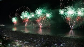 Show pirotécnico costuma atrair mais de um 1 milhão de pessoas às praias santistas - Divulgação/Prefeitura de Santos