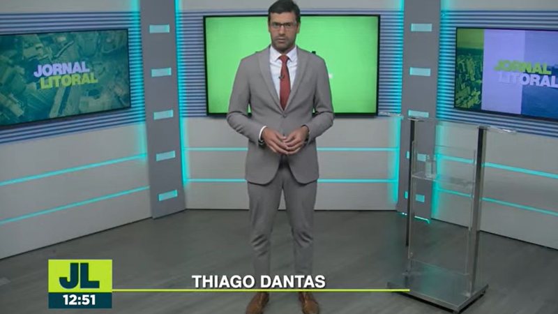 Thiago Dantas apresentador e editor-chefe nos estúdios da TV Cultura - Reprodução TV Cultura Litoral