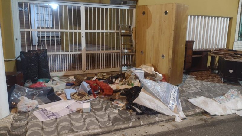 Descartes irregulares podem atrair pragas e são potenciais criadouros do mosquito da dengue - Prefeitura de Praia Grande