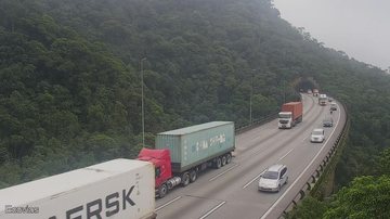 Trecho de serra da rodovia dos Imigrantes na manhã desta sexta-feira (19). - Imagem: Reprodução / Ecovias