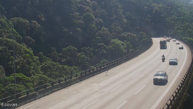 Trecho de serra da rodovia dos Imigrantes na manhã de hoje (16) - Imagem: Reprodução / Ecovias
