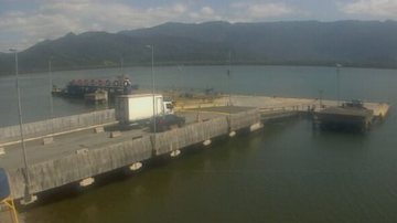 Travessia de Guarujá com destino a Bertioga durante a manhã de hoje (28). Tempo aberto e mar tranquilo - Imagem: Reprodução / Departamento Hidroviário