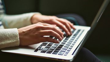 Qualquer pessoa pode se inscrever e começar a estudar no horário mais conveniente - Unsplash