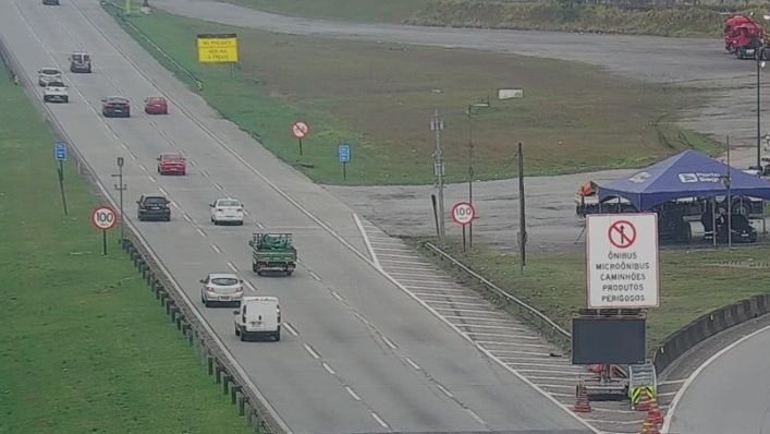 Trânsito tranquilo na altura do km 40 durante a manhã de hoje (13) - Imagem: Reprodução / Ecovias