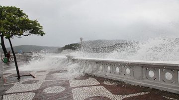 O nível do mar poderá alcançar 1,4m, na baía de Santos, e 1,7m no interior do estuário - Prefeitura de Santos