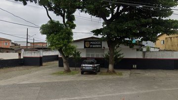Na delegacia, foi constatado que um dos capturados tinha mandado de prisão em aberto por roubo - Reprodução/Google Street View