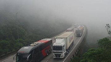 Congestionamento na altura do km 48 da rodovia dos Imigrantes durante a manhã de hoje (26) - Imagem: Reprodução / Ecovias