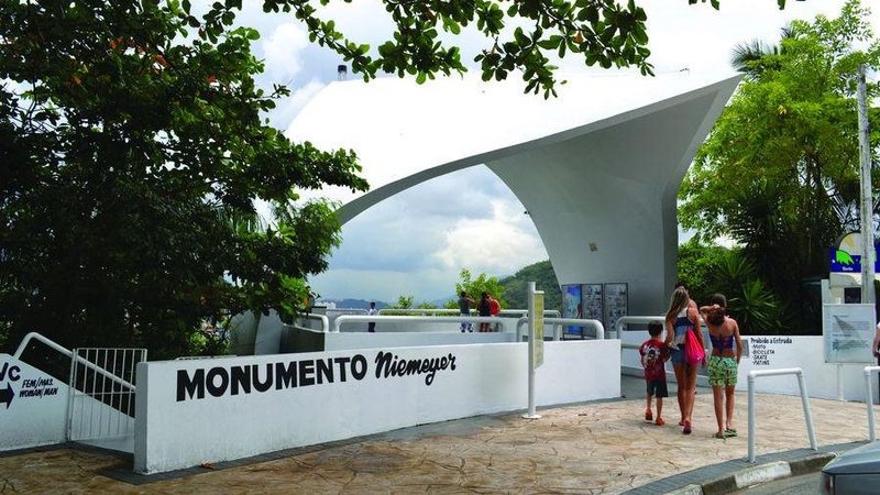 Memorial dos 500 anos do Descobrimento, no alto da Ilha Porchat - Flávia Souza