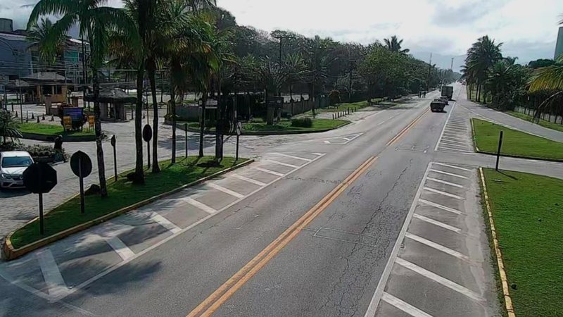 Trecho na altura de Bertioga da rodovia Rio-Santos, durante a manhã de hoje (18) - Imagem: Reprodução / DER-SP