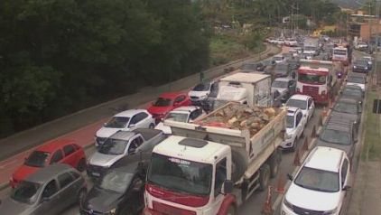 Fila de veículos na balsa de Ilhabela com destino a São Sebastião durante a manhã de hoje (2) - Imagem: Reprodução / Departamento Hidroviário