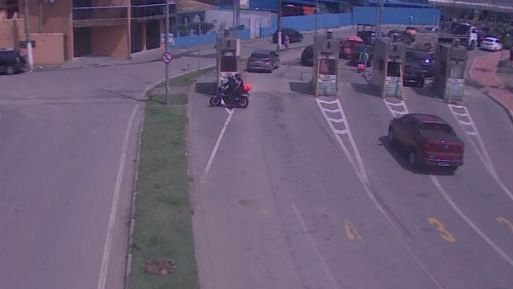 Poucos veículos esperam na travessia de balsas de Ilhabela com destino a São Sebastião na manhã de hoje (23) - Imagem: Reprodução / Departamento Hidroviário
