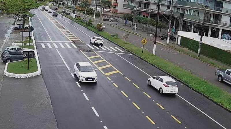 Trecho da rodovia Rio-Santos, em Ubatuba, durante a manhã de hoje (17) - Imagem: Reprodução / DER-SP