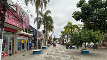 Lojas em Ubatuba; associação comercial da cidade apoia o projeto - Imagem: Associação Comercial de Ubatuba