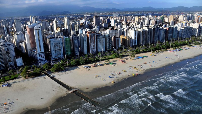 Cidade de Santos é uma das cinco que têm índice superior a 90% de opiniões positivas de internautas Orla de Santos Orla de Santos vista de cima - Tadeu Nascimento