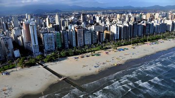 Cidade de Santos é uma das cinco que têm índice superior a 90% de opiniões positivas de internautas Orla de Santos Orla de Santos vista de cima - Tadeu Nascimento
