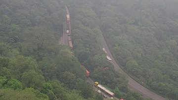 Altura do km 20 da rodovia Anchieta, durante a manhã de hoje (11) - Imagem: Reprodução / Ecovias