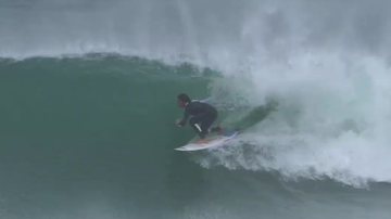 Surfista Vini Palpa de Praia Grande, em Peniche, Portugal - Foto Reprodução/SPsurf - Divulgação/Spsurf