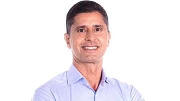 Tiago Cervantes tem 46 anos e é natural de Santos (SP) - Divulgação