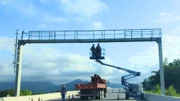 Previsão é que a intervenção nas duas pistas dure aproximadamente 5 horas - Divulgação/Prefeitura de Caraguatatuba